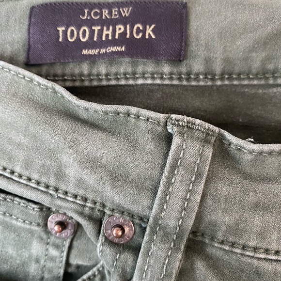 J.Crew Toothpick distressed army green pants. Size 27 - Picture 5 of 9
